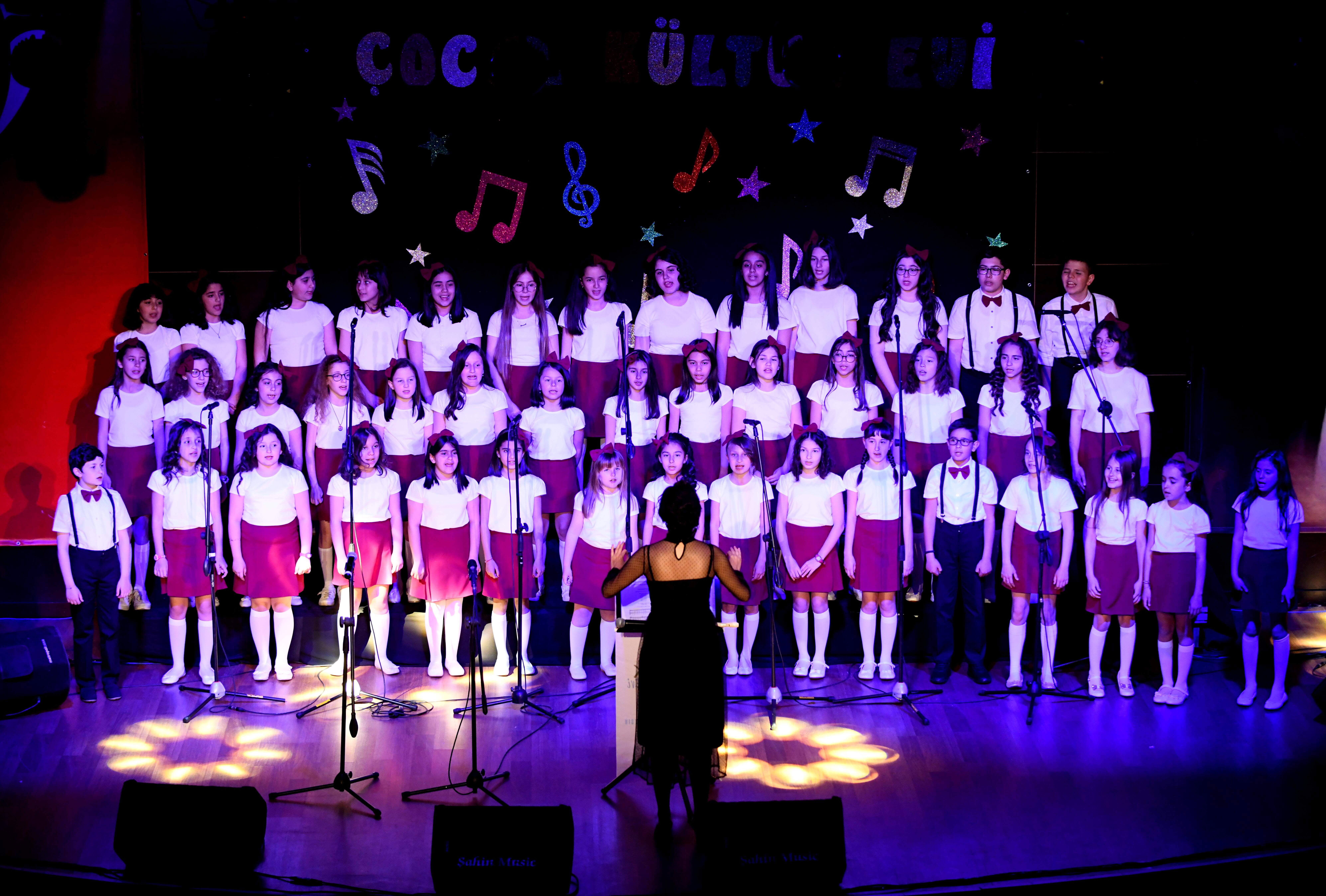 Çocuk Kültür Evi Korosu'ndan Alkış Alan 23 Nisan Konseri…
