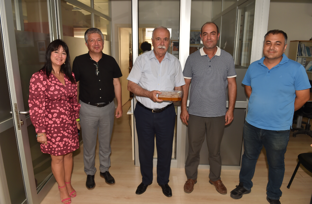 Belediye Başkanı Ülgür Gökhan Kurban Bayramı Öncesinde Belediye Çalışanları ile Bayramlaştı