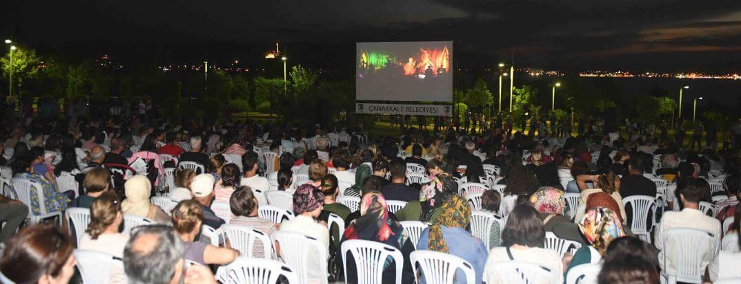 Çanakkale Belediyesi Açık Hava Sinema Geceleri Yeşilçam Klasikleri ile Başladı