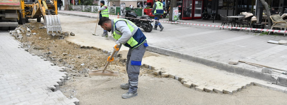 İnönü Caddesi'nde Üstyapı Çalışmaları Başladı