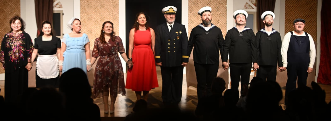 Süt Kardeşler Ayakta Alkışlandı