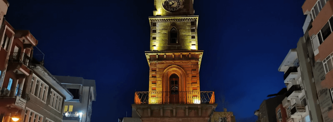 Saat Kulesi ve Truva Atı Turuncu Renk ile Aydınlandı
