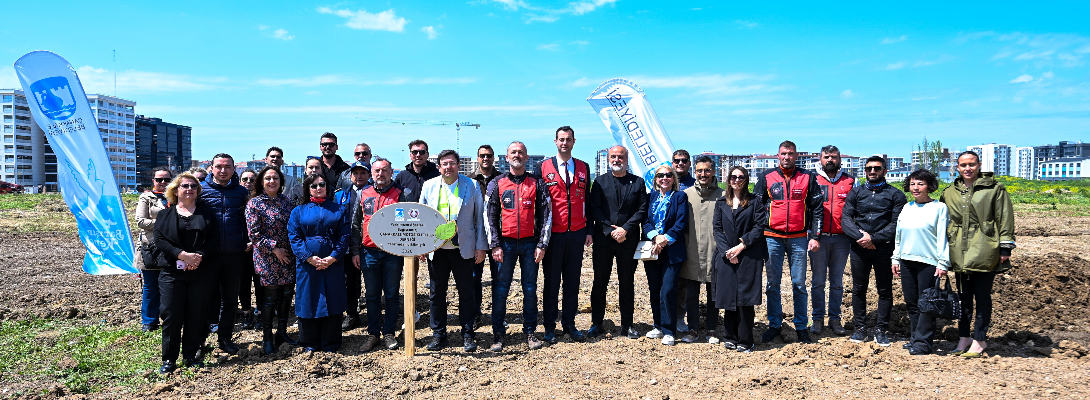 Kent Park'ta Ağaçlar Toprakla Buluştu