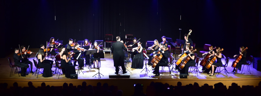 Ünlü Keman Virtüözü Cihat Aşkın ve ÇOMÜ Devlet Konservatuarı Senfoni Orkestrası Konserine Yoğun İlgi
