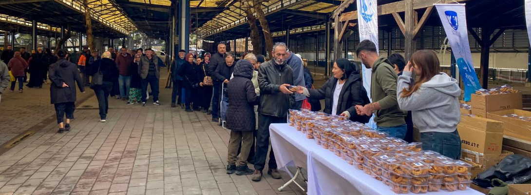 Çanakkale Belediyesinden Kandil Simidi İkramı...