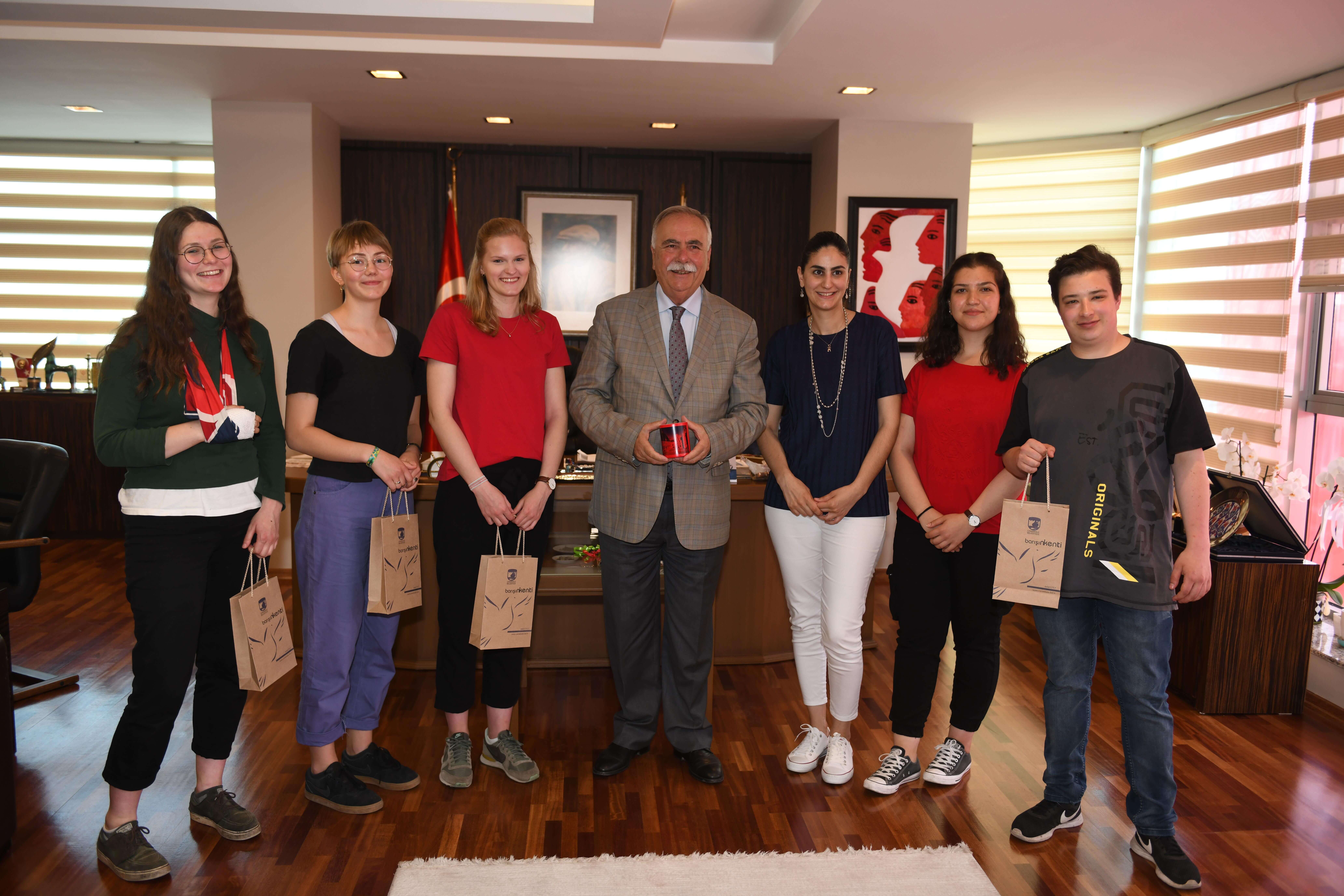 Stajyer Öğrenciler Başkan Gökhan'ı Ziyaret Etti