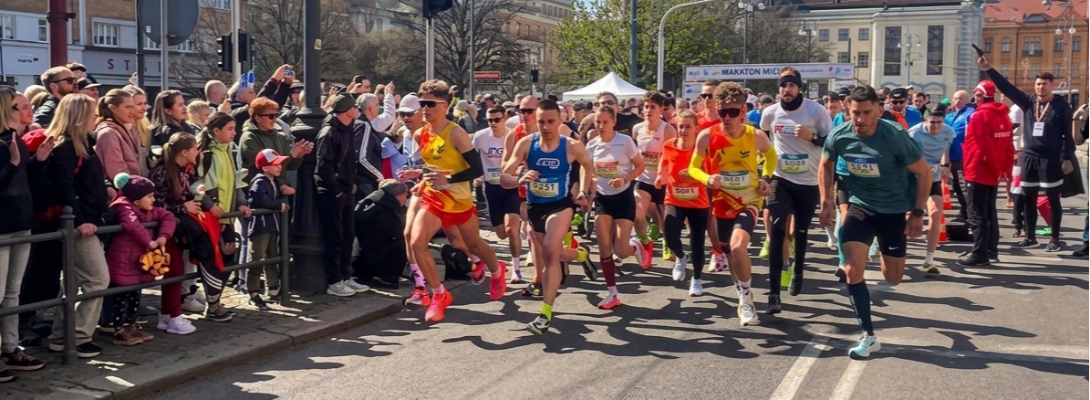 Çanakkale Heyeti Kardeş Kent Pardubice'de Yarı Maraton Etkinliklerine Katıldı