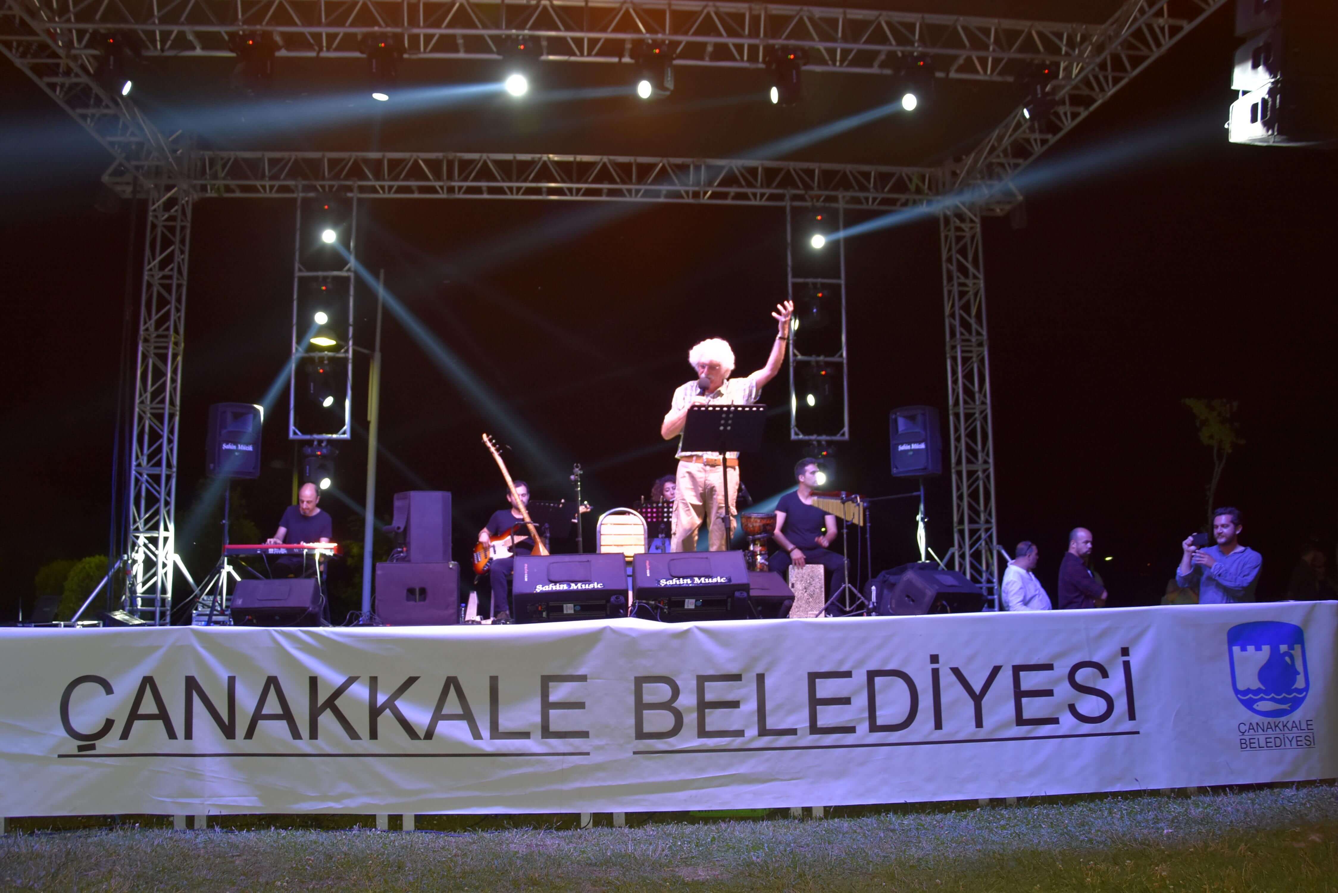 Çanakkale Belediyesi Yaz Konserleri Sadık Gürbüz ile Başladı