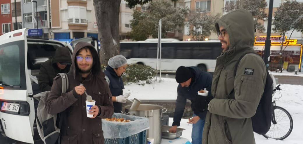 Soğuk Havada Kentlilerimize Sıcak Çorba İkramı Gerçekleştirdik