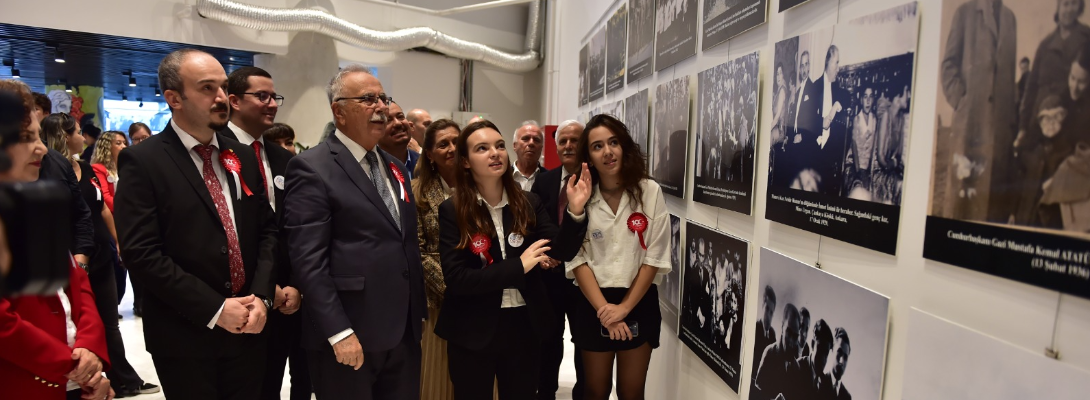 “Çanakkale'den Cumhuriyete: Hikayeleriyle Atatürk Fotoğrafları” Sergisi Ziyarete Açıldı