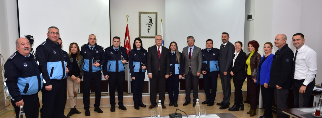 Başkan Gökhan, Görevde Yükselen Zabıta Memurlarına Rozetlerini Takdim Etti