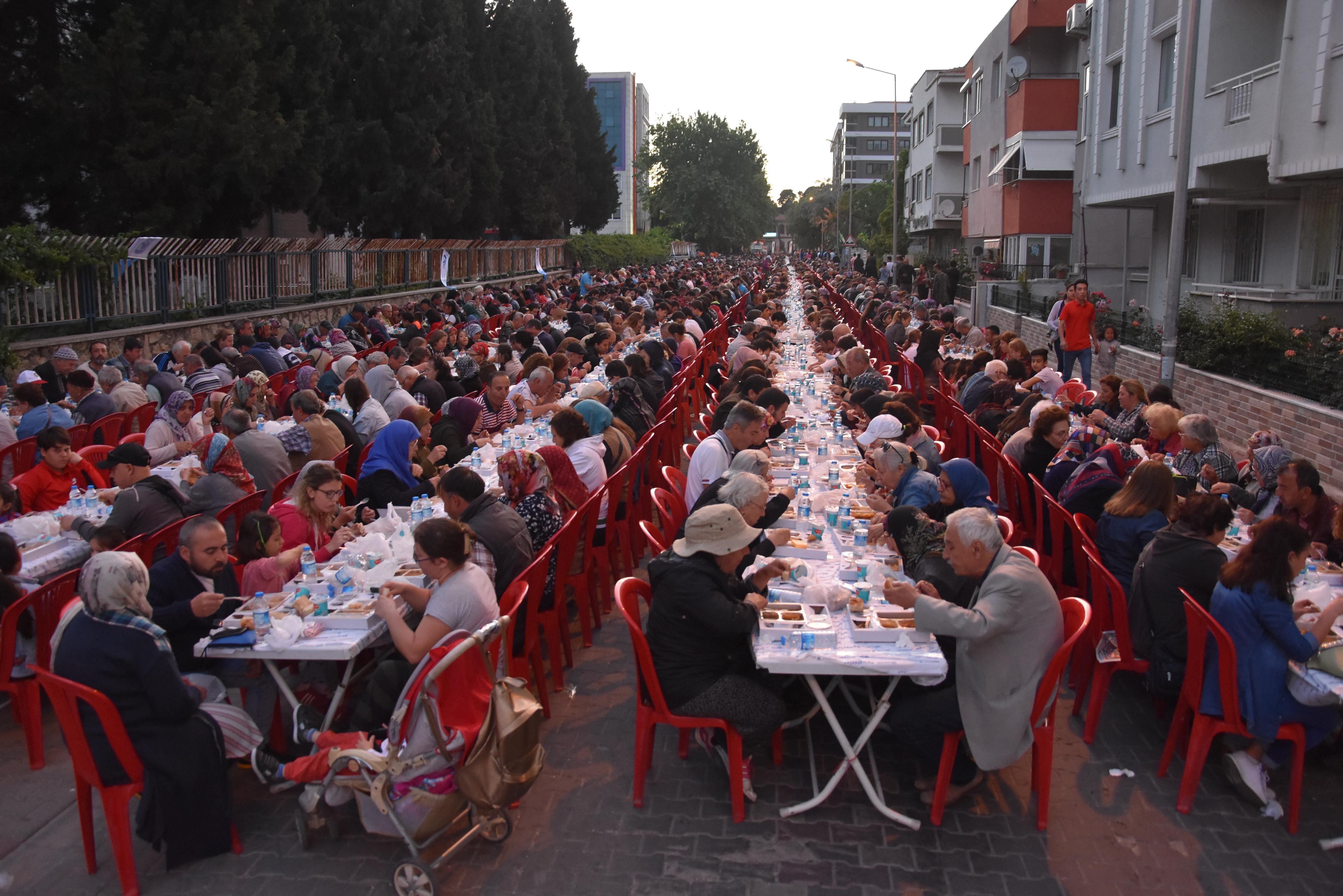 Cevatpaşa Mahallesi Sakinleri, İftar Sofrasında Buluştu