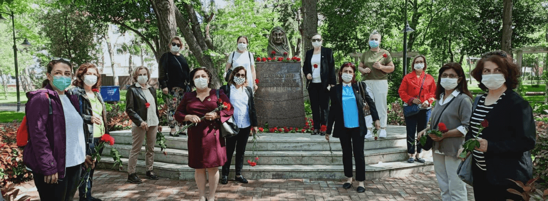 Anneler Günü Zübeyde Hanım Büstü Önünde Kutlandı