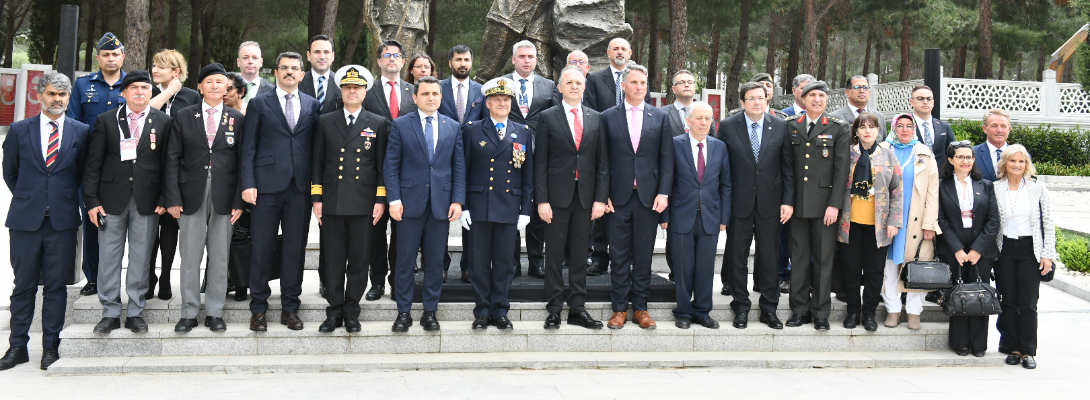 Çanakkale Kara Savaşlarının 109. Yılında Şehitler Abidesinde Anma Töreni