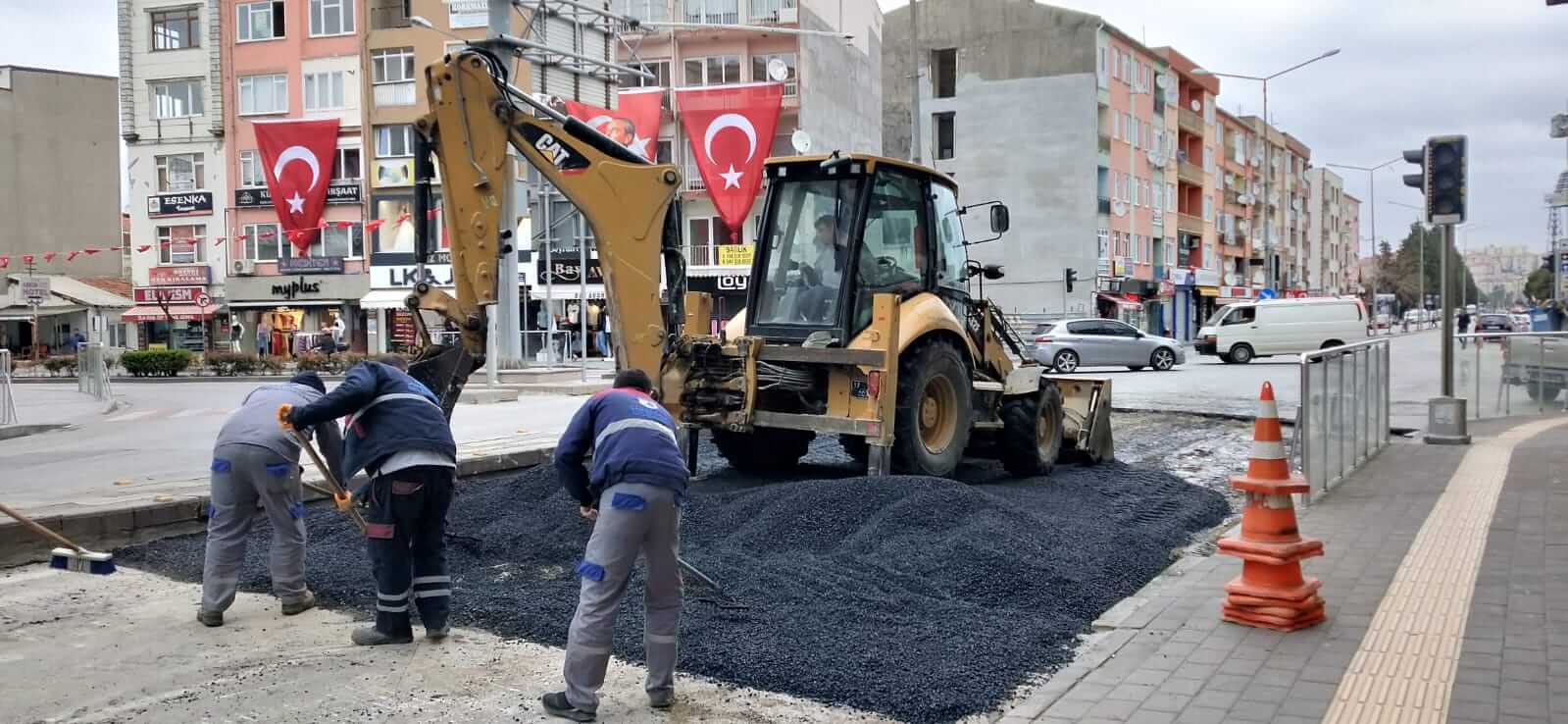 Atatürk Caddesi'nde Asfalt İyileştirme Çalışması Gerçekleştirildi