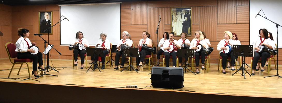 Cumhuriyet Kadınları Ritim Grubu'ndan Alkış Alan Konser