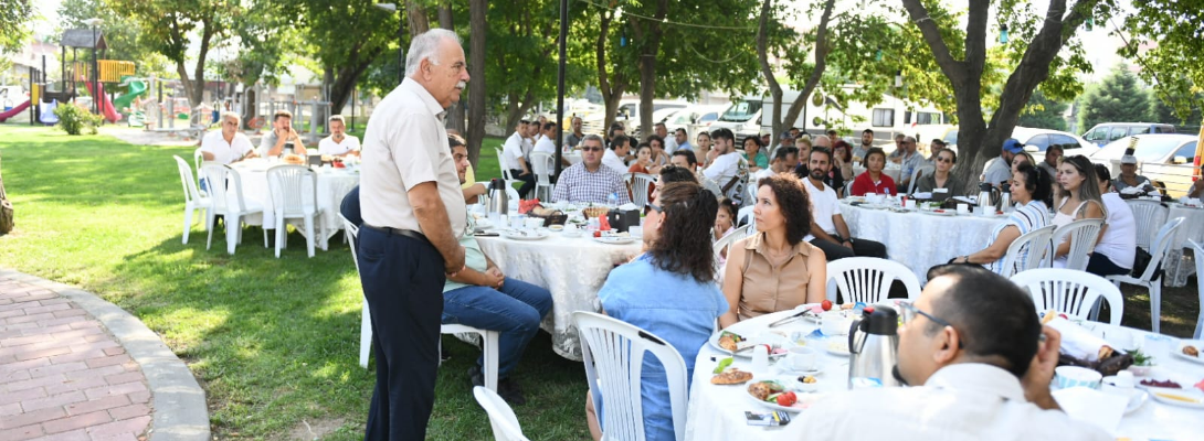 Belediye Başkanı Ülgür Gökhan' dan Belediye Personeline Teşekkür Kahvaltısı