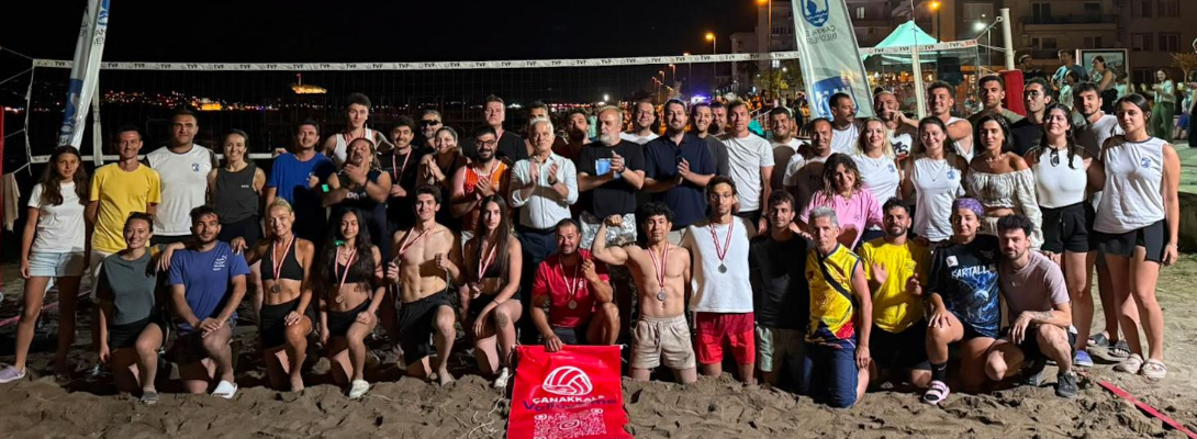 Plajda Renkli Voleybol Şenliği