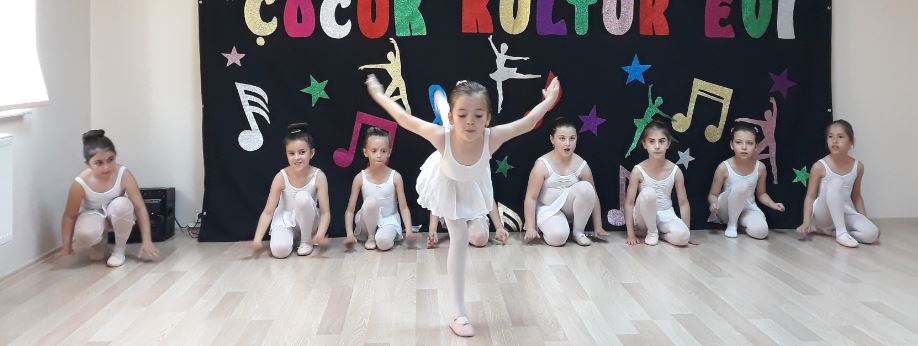 Çocuk Kültür Evi Yıl Sonu Dans Buluşması Büyüledi