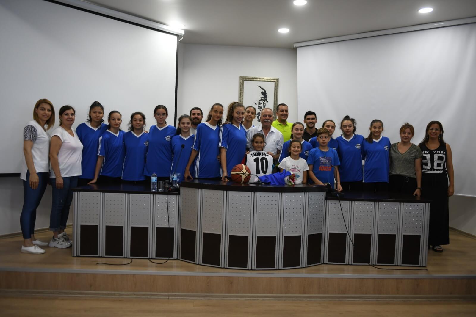Adana Büyükşehir Sporcularından Başkan Gökhan'a Ziyaret